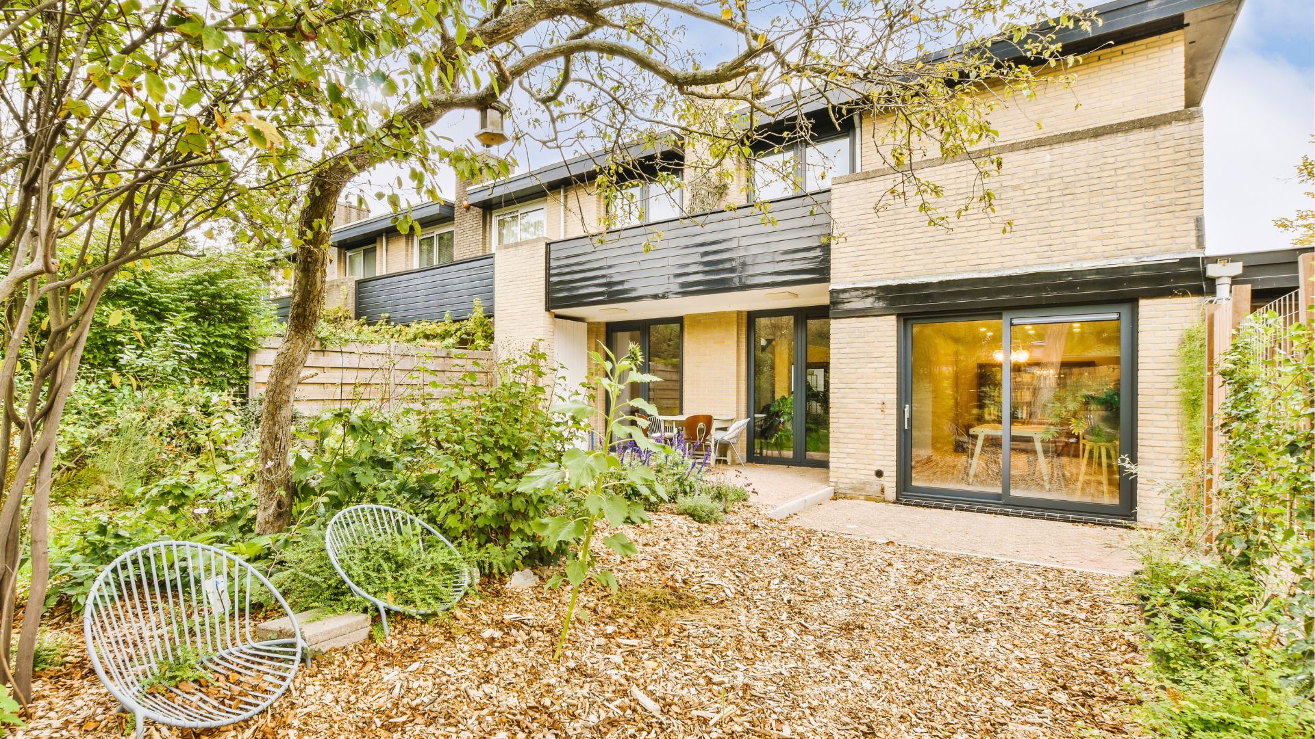 Royal City Nursery-Guelph-ontario-Everything You Need to Know About Lawn Alternatives-mulch lawn replacement